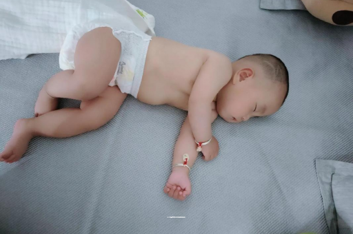 南京三个月宝宝抬头不稳
